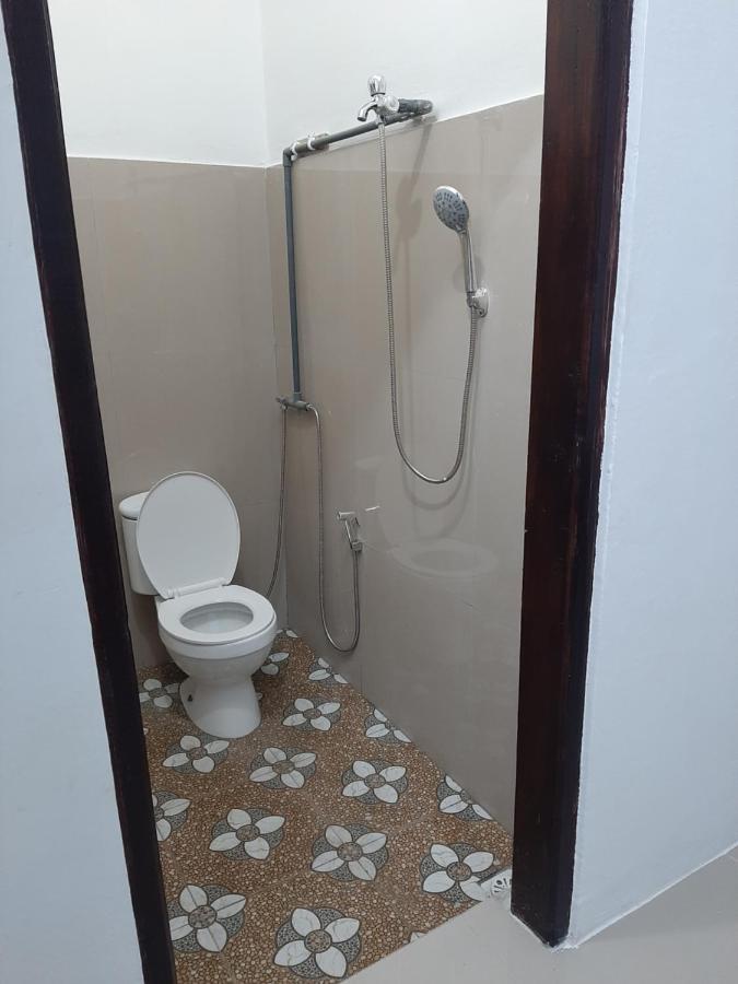 Riung Tiga Empat Tujuh Guesthouse מראה חיצוני תמונה